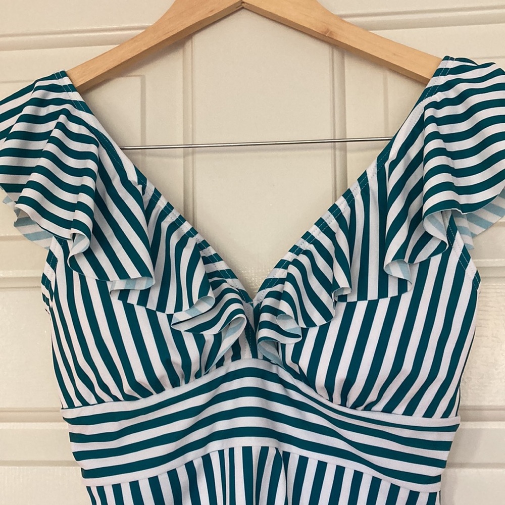 NWT New Cocoship one piece Swimsuit Sz 6 Ruffles Green White Bathing Suit Womens - Picture 2 of 10